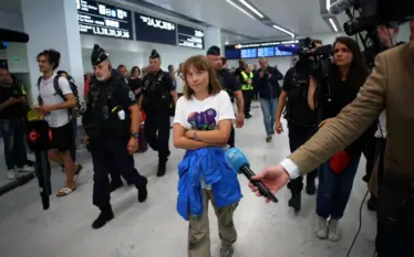 Greta Thunberg zbarkon në Paris pas dëbimit nga Izraeli: “Në…