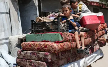 Mijëra palestinezë po largohen nga pjesët lindore të Gazës pas…