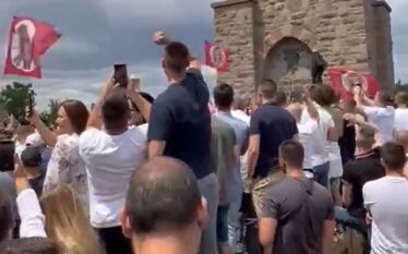 “Provokime ndaj Policisë së Kosovë, pistoletë plastike, flamuri i Serbisë…