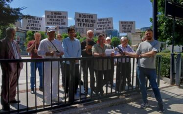 Protestë para Kuvendit: “Kosova nuk mund të presë”, qytetarët kërkojnë…