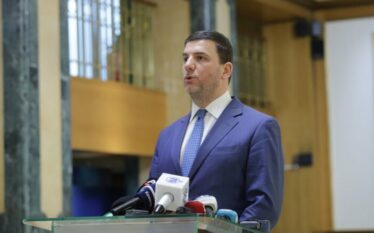 Krasniqi: Kurti s’e kërkon kompromisin, por vetëm aktron