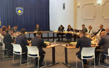 Liderët politikë ende në takim për zhbllokimin e situatës politike