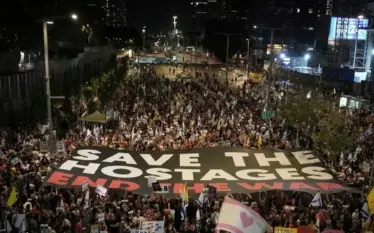 Mijëra izraelitë dalin në rrugët e Tel Avivit/ Kërkojnë lirimin…