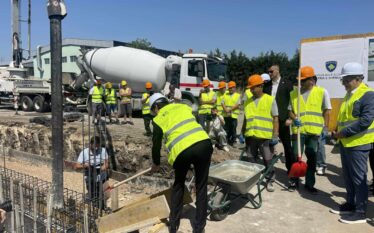 Në Fushë Kosovë nis ndërtimi i deposë qendrore të barnave,…