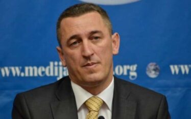 Rashiq reagon ndaj ndalimit të flamurit serb për Vidovdan