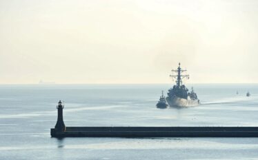Agjentët rusë: Perëndimi planifikon të sulmojë një anije luftarake amerikane…