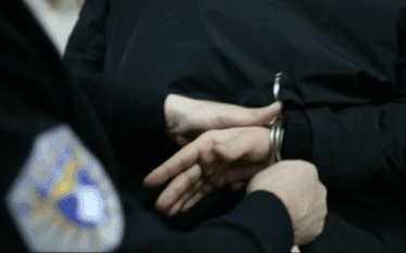 Dyshohet se e ngacmoi seksualisht një grua në Mitrovicë të…