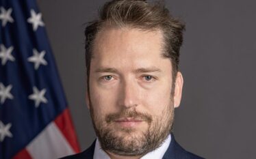 Skandal i ri në SHBA: Bashkëpunëtori i Trump-it që mbylli…