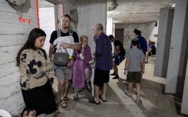 Izrael në panik: Raftet bosh, strehimoret mbushen – Netanyahu paralajmëron…