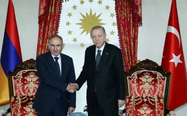 Takim historik mes Erdoganit dhe Pashinyanit: Vizita e parë zyrtare…