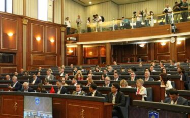 Aktgjykimi i Kushtetueses për ngërçin, të gjithë deputetëve u kërkohet…
