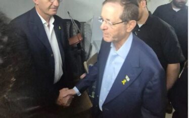 Liderët e Izraelit nuk mund të nxjerrin kokën nga nëntoka:…