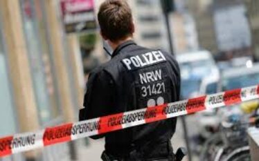 Gjermani: Ngjarje e rëndë, babai dyshohet se hodhi nga dritarja…