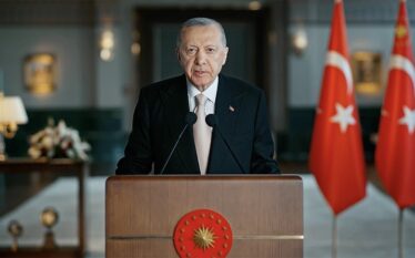 Erdoğan: Bisedimet Rusi-Ukrainë në Stamboll një “hap historik” për t’i…