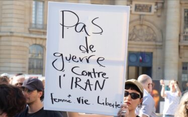 Tubim në Paris për t’i thënë “Jo luftës” midis Izraelit…
