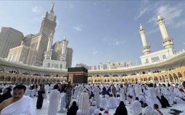 Mekë, më shumë se 2 milionë muslimanë përfundojnë Haxhin
