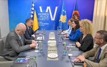 Presidentja Osmani priti në takim ministrin e Jashtëm të Bosnjë…