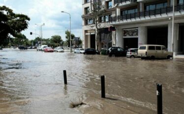 Stuhi e madhe në Greqi – përmbytje në Selanik, valë…