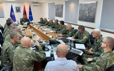 Shtabet e ushtrive të Kosovës dhe Shqipërisë takohen për të…