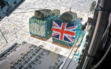 Britania dhe Jordania koordinojnë hedhjen ajrore të ndihmave në Gaza,…