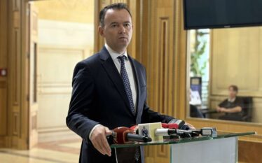 Peci: Kurti ka dhënë oferta konkrete, partitë duhet të reflektojnë