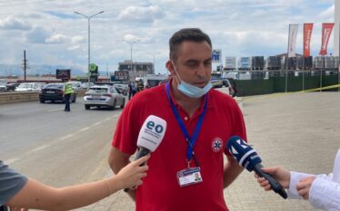 Rrustemi: Nuk ka të lënduar nga zjarri, disa zjarrfikësve u…