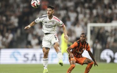 U fishkëllye nga tifozët e ekipit të tij, Rashica po…