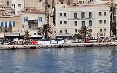Demonstruesit nuk i lejojnë izraelitët të zbresin nga anija turistike…