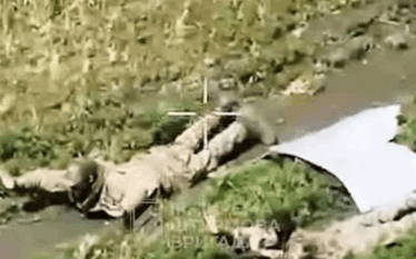 Ushtarët rusë i dorëzohen robotëve dhe dronëve ukrainas