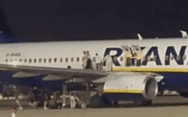 Alarm i rremë për zjarr në aeroplanin e Ryanair, pasagjerët…