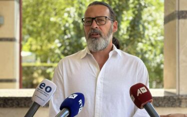 Banesat e familjeve të dëshmorëve/VV-ja akuzon Ramën për shkelje ligji,…