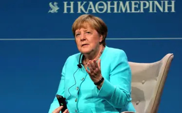 Merkel: Trump kërkon vëmendje, ndërsa kriza e borxheve greke më…