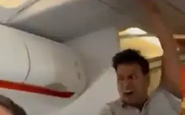 Pasagjeri që kërcënoi se do të rrëzojë avionin mbi Skoci…