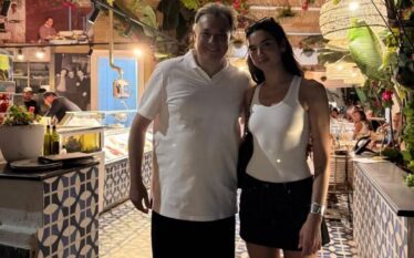 Pronari i restorantit në Itali i mahnitur nga Dua Lipa:…