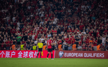 FIFA dënon FSHF-në për “incidentet” në ndeshjen Shqipëri-Serbi