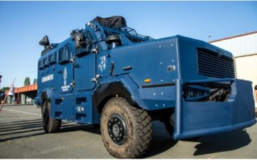 Xhandarmëria franceze, një autoblinde të fuqishme ia vë emrin “Kosovë”