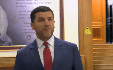 Krasniqi i PDK-së e pranon ftesën e Osmanit për takim…
