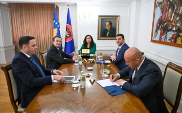 “Takime sy me sy”: Presidentja Osmani ndërron formatimin e takimeve…