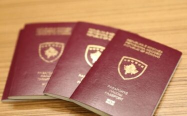Mori 100 dollarë ryshfet, zyrtari i Gjendjes Civile dënohet me…