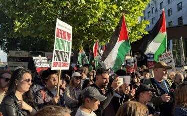 Policia britanike arreston protestues pasi hyn në fuqi ndalimi i…