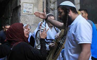Me mbështetjen e ushtrisë izraelite, kolonët vijojnë të pushtojnë natën…