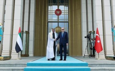 Presidenti turk Erdoğan pret homologun nga Emiratet e Bashkuara Arabe,…