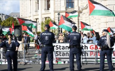 Protestë në Parlamentin austriak për shkak të heshtjes ndaj gjenocidit…