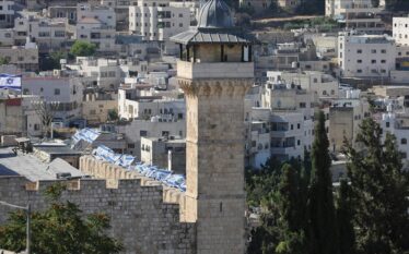 Izraeli ia transferon këshillit të kolonëve autoritetin e Xhamisë së…