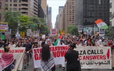 Pro-palestinezët marshojnë në New York City, kërkojnë t’i jepet fund…