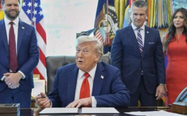 Trump thotë se së shpejti mund ta riemërojë Departamentin e…
