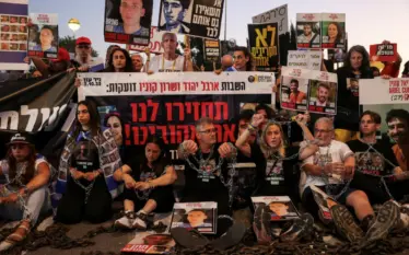 Familjarët e robërve izraelit kundër planit të Netanyahut, lidhën me…