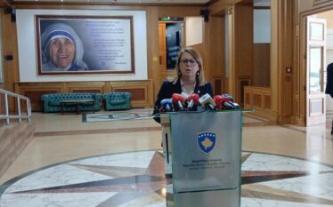 Hykmete Bajrami: Nëse na kërkohet, i kthejmë pagat për seancat…