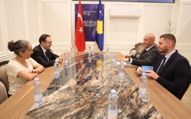 Haradinaj pret në një takim ambasadorin turk, diskutojnë për zhvillimet…