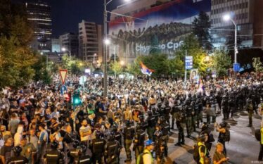“Vuçiq po e zhyt vendin në luftë civile”, mediat gjermane…